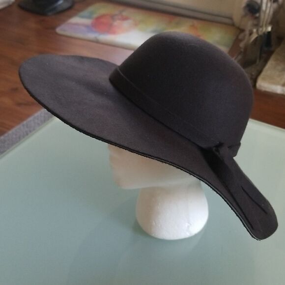 Black Hat   - Picture 1 of 7